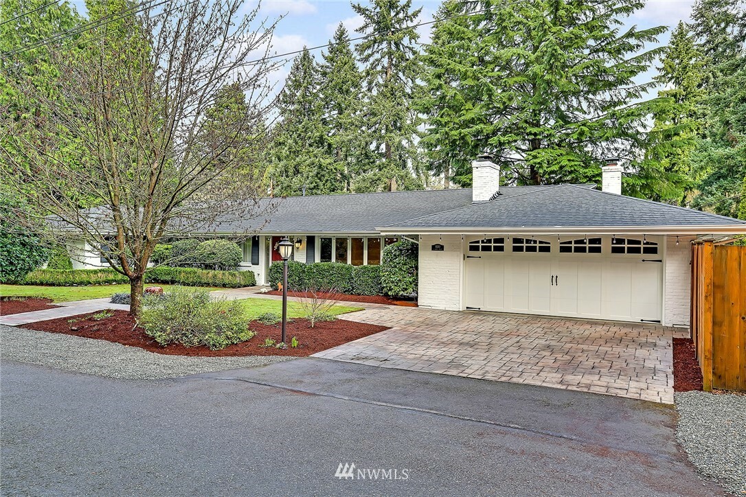 Property Photo:  9100 SE 44th St  WA 98040 