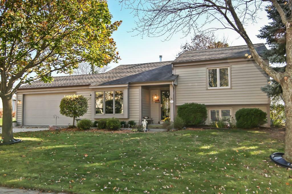 Property Photo: 1248 Timber Rdg WI 53072