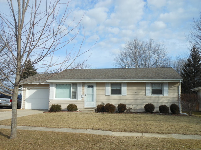 Property Photo:  329 Orchard Lane  IL 60178 