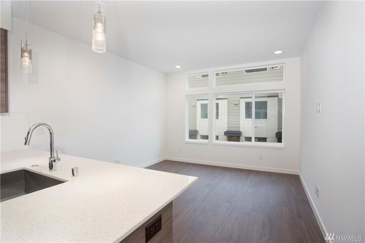 Property Photo:  8755 Phinney Ave N  WA 98103 