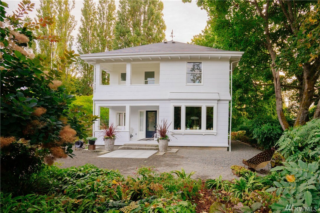 Property Photo:  19028 Vashon Hwy SW  WA 98070 