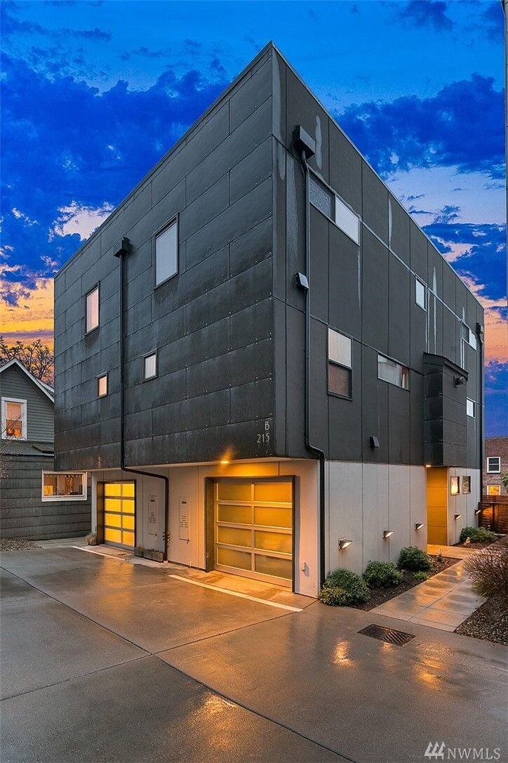 Property Photo:  215 12th Ave E A  WA 98102 