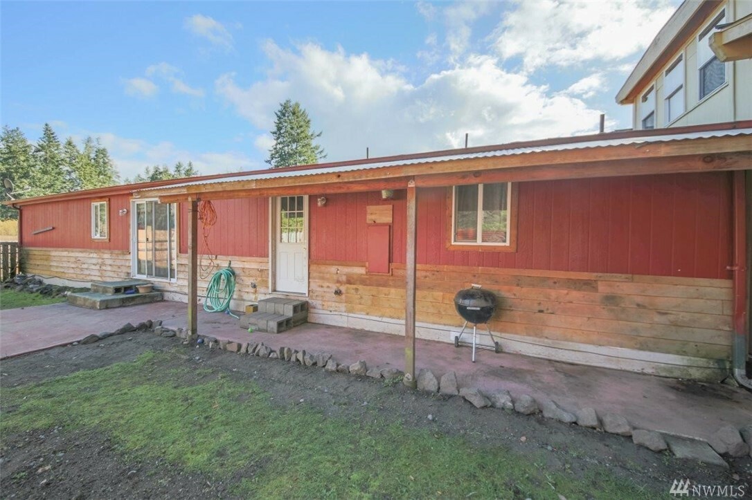 Property Photo:  210 E Arden St  WA 98339 