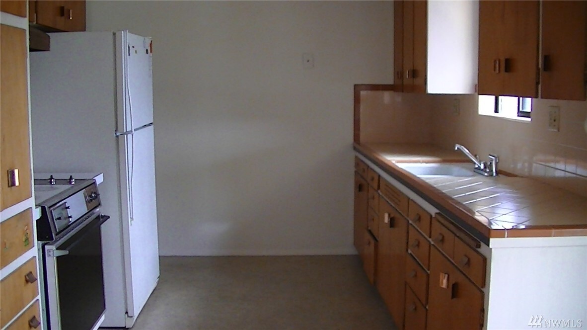 Property Photo:  1805 37th St  WA 98221 