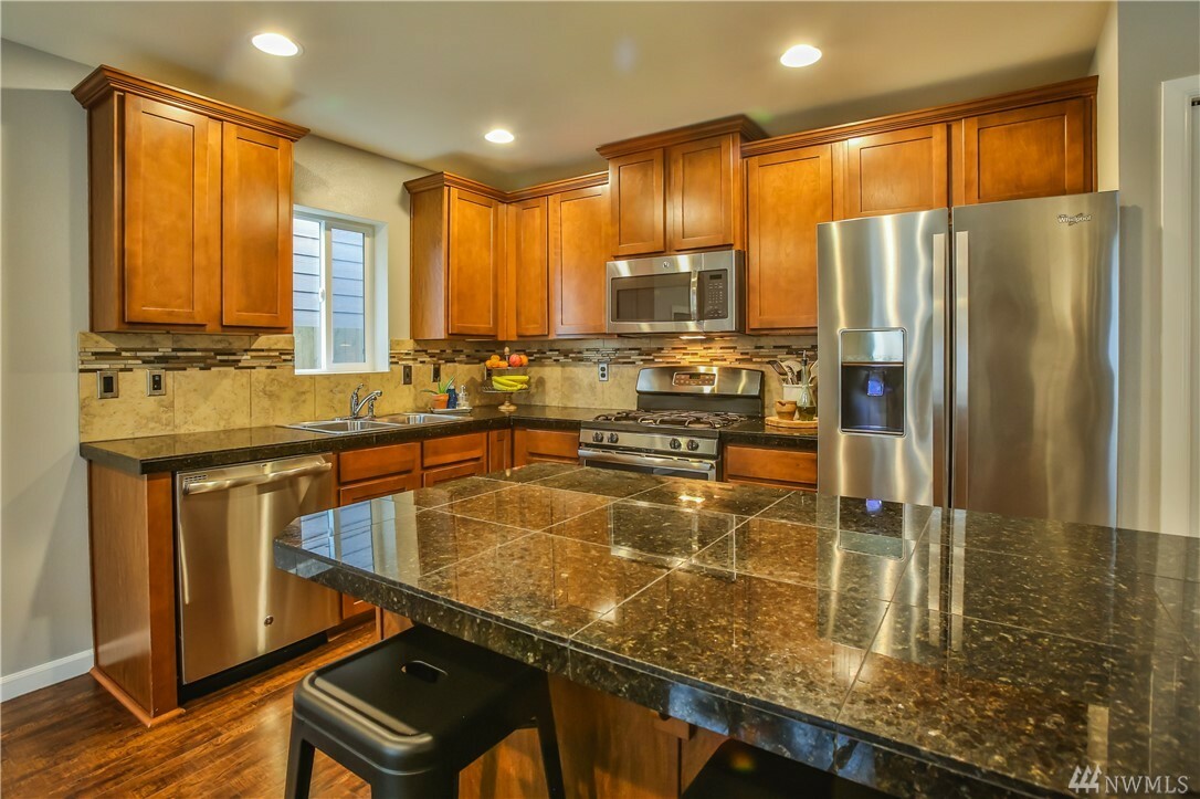 Property Photo: 7822 18th St SE WA 98258