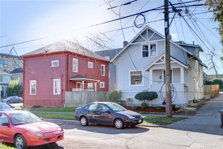 Property Photo:  5269 Brooklyn Ave NE  WA 98105 