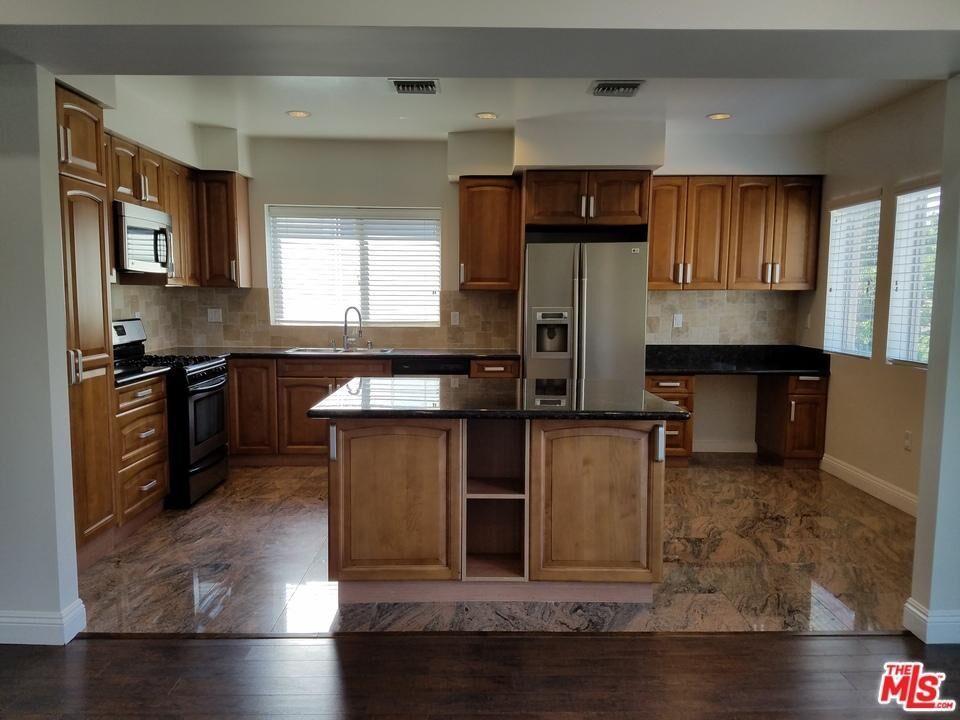 Property Photo:  11218 Camarillo St 306  CA 91602 