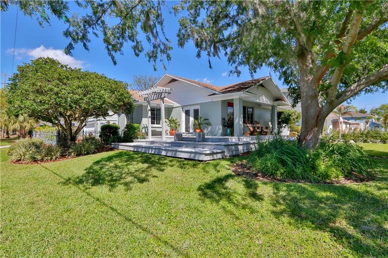 Property Photo: 3919 W North B Street FL 33609