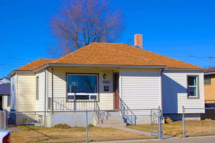 547 E Walton Ave  Spokane WA 99207-1743 photo