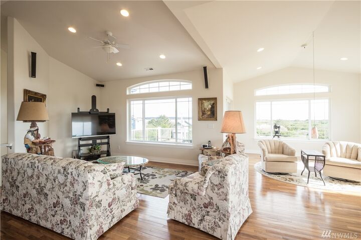 Property Photo:  1273 E Ocean Shores Blvd SW  WA 98569 