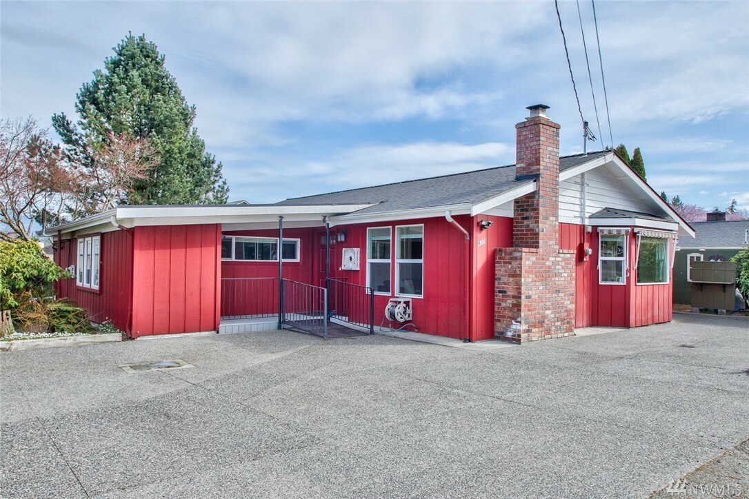 Property Photo:  630 N 16th St  WA 98273 