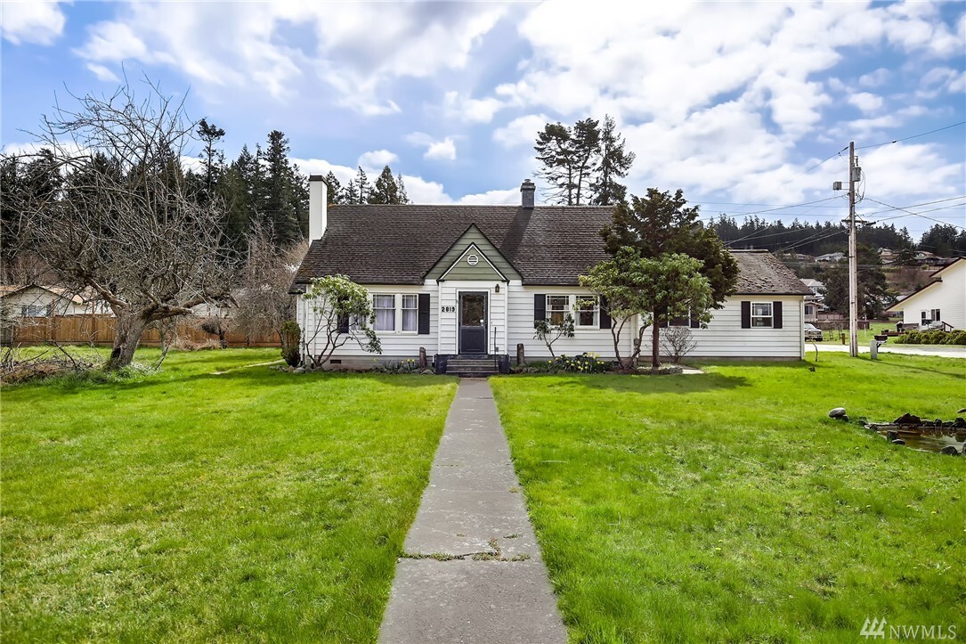 Property Photo: 2819 Oakes Ave WA 98221
