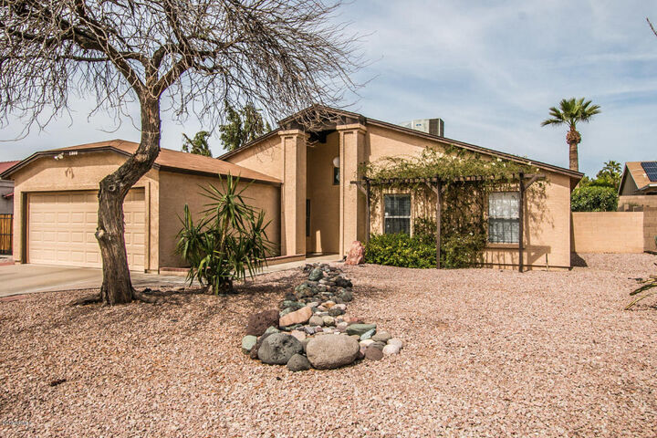 Property Photo: 1308 E Morrow Drive AZ 85024