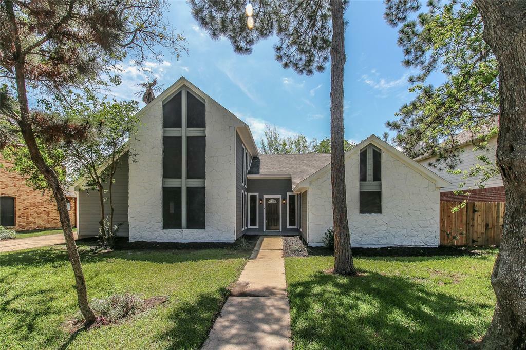 Property Photo:  2115 Peachwood Drive  TX 77489 