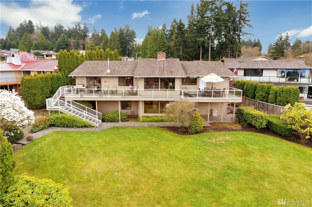 Property Photo:  1111 Emerald Hills Dr  WA 98020 