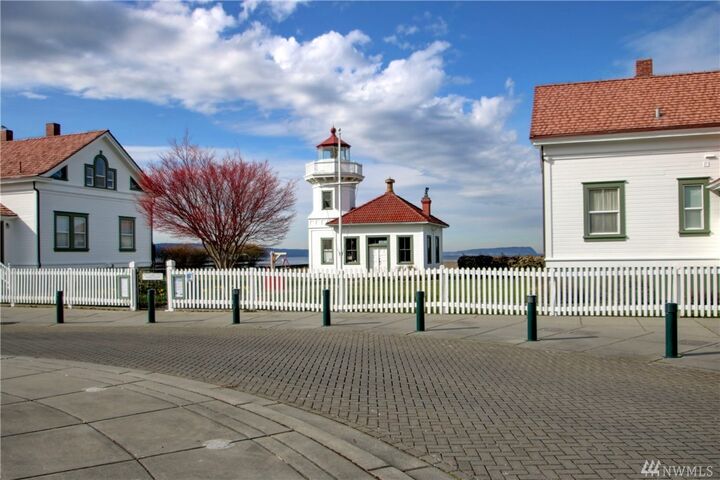 Property Photo:  610 Front St 304  WA 98275 