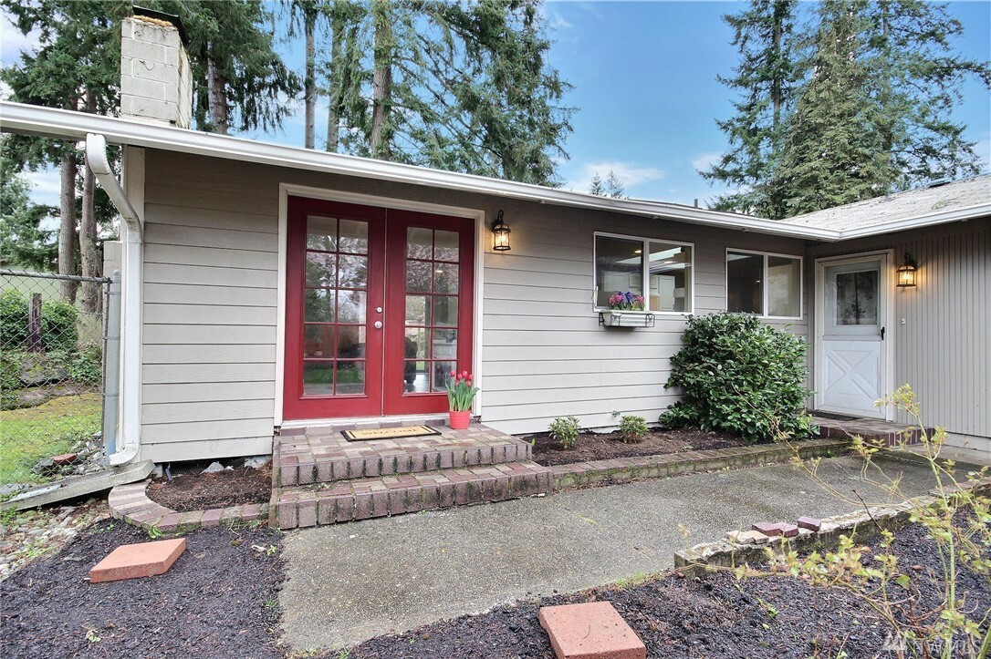 Property Photo:  1724 165th St Ct E  WA 98387 