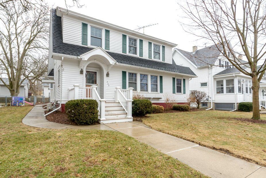 Property Photo:  809 Richards Ave  WI 53094 
