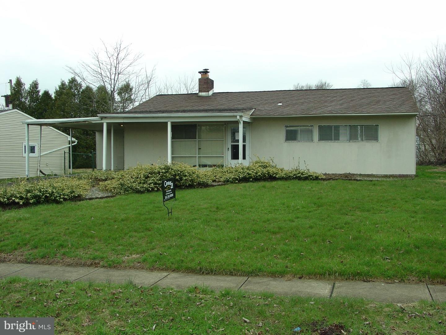 Property Photo:  27 Mulberry Lane  PA 19054 