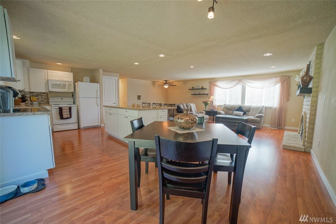 Property Photo: 6814 48th Ave E WA 98443