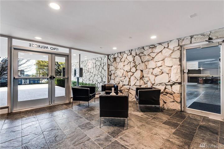 Property Photo:  1740 Melrose Ave 702  WA 98122 