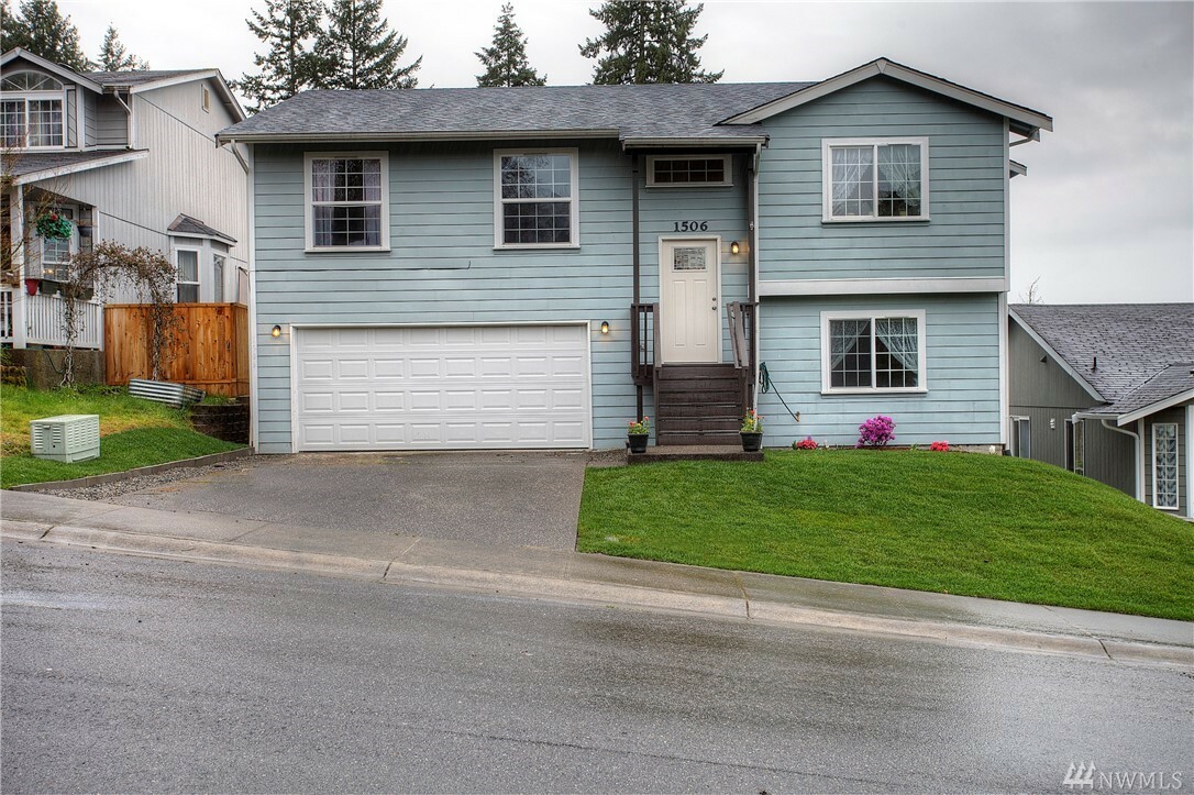 Property Photo:  1506 200th St Ct E  WA 98387 