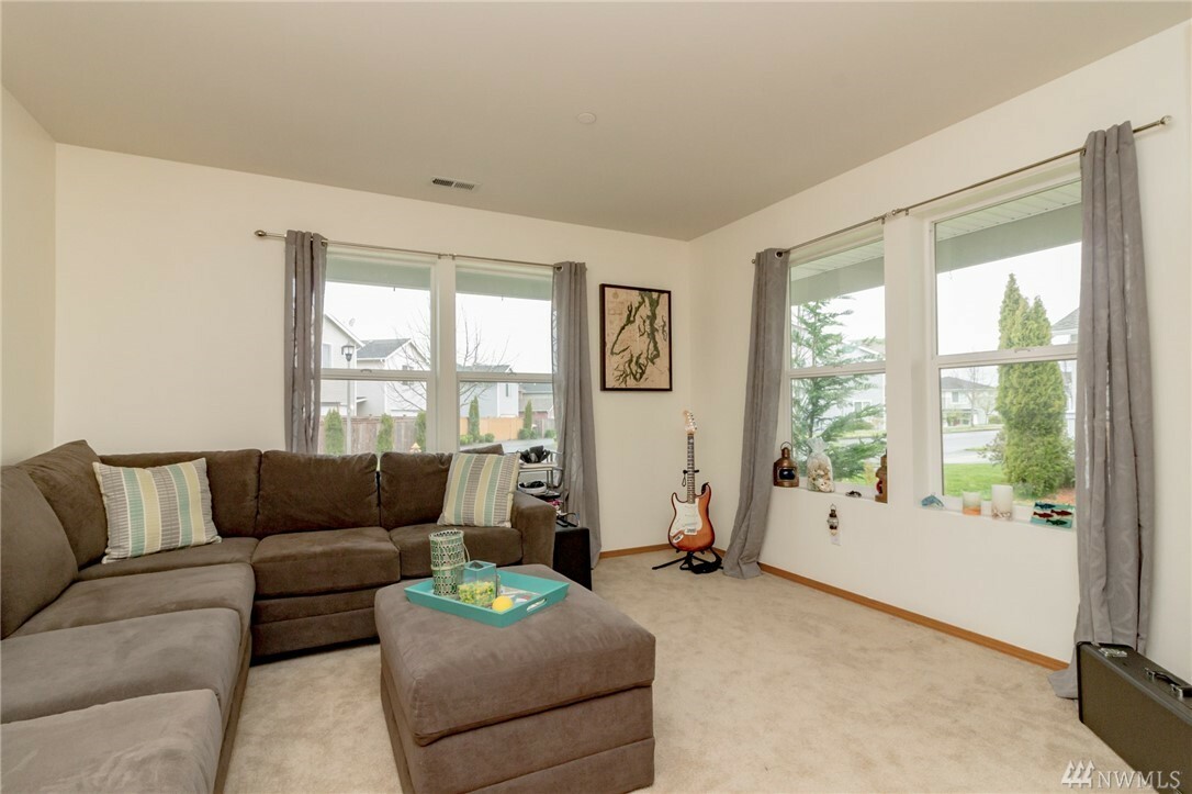 Property Photo:  1390 Packwood Ave  WA 98327 