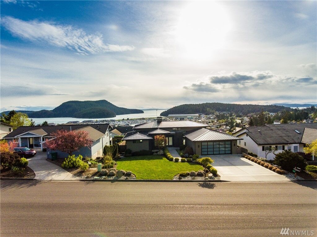 Property Photo: 1901 Highland Dr WA 98221