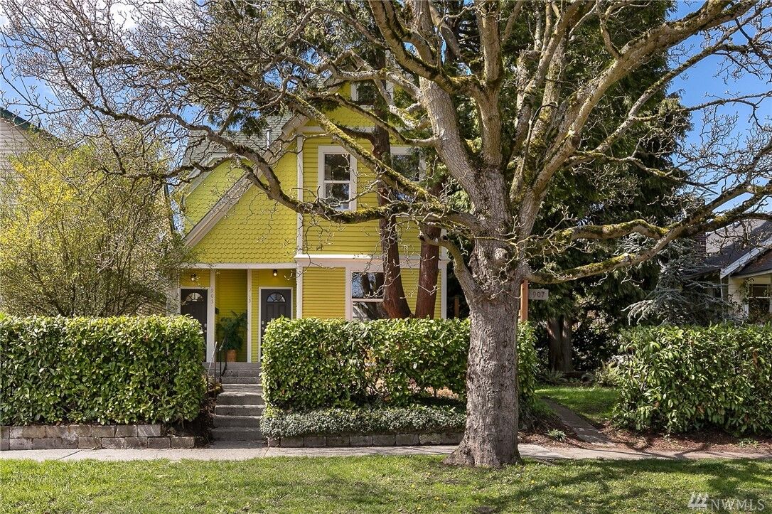 Property Photo: 903 905 21st Avenue WA 98122