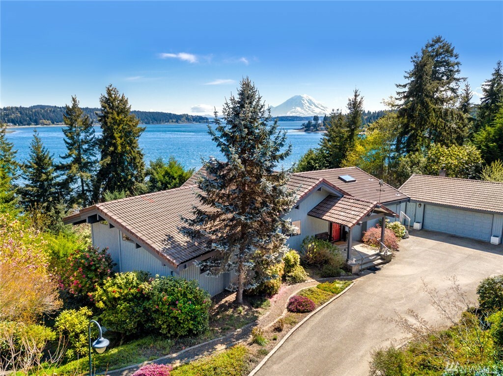 Property Photo: 6601 NE Sundance Lane WA 98110