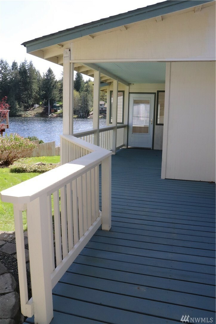 Property Photo:  610 SE Crescent Dr  WA 98584 