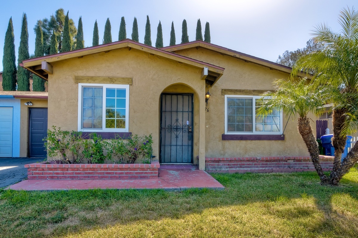 Property Photo:  276 Lustrosos Street  CA 92057 