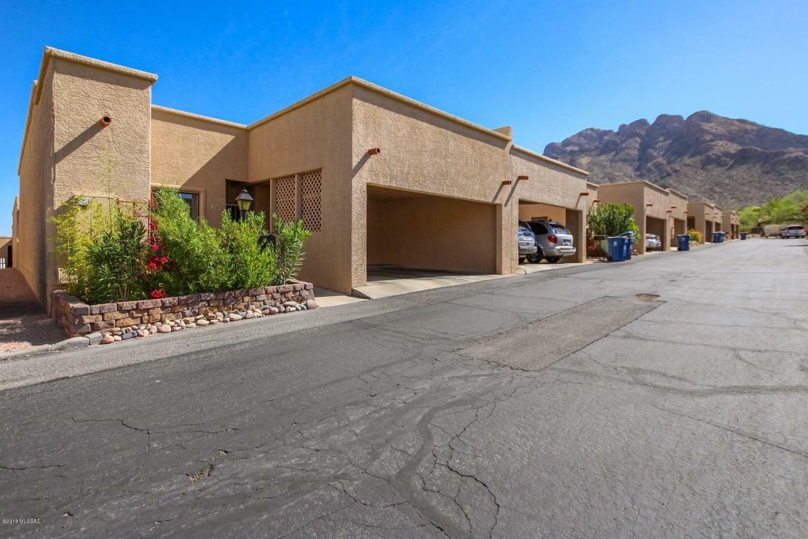 Property Photo: 237 E Calle Zafiro AZ 85704