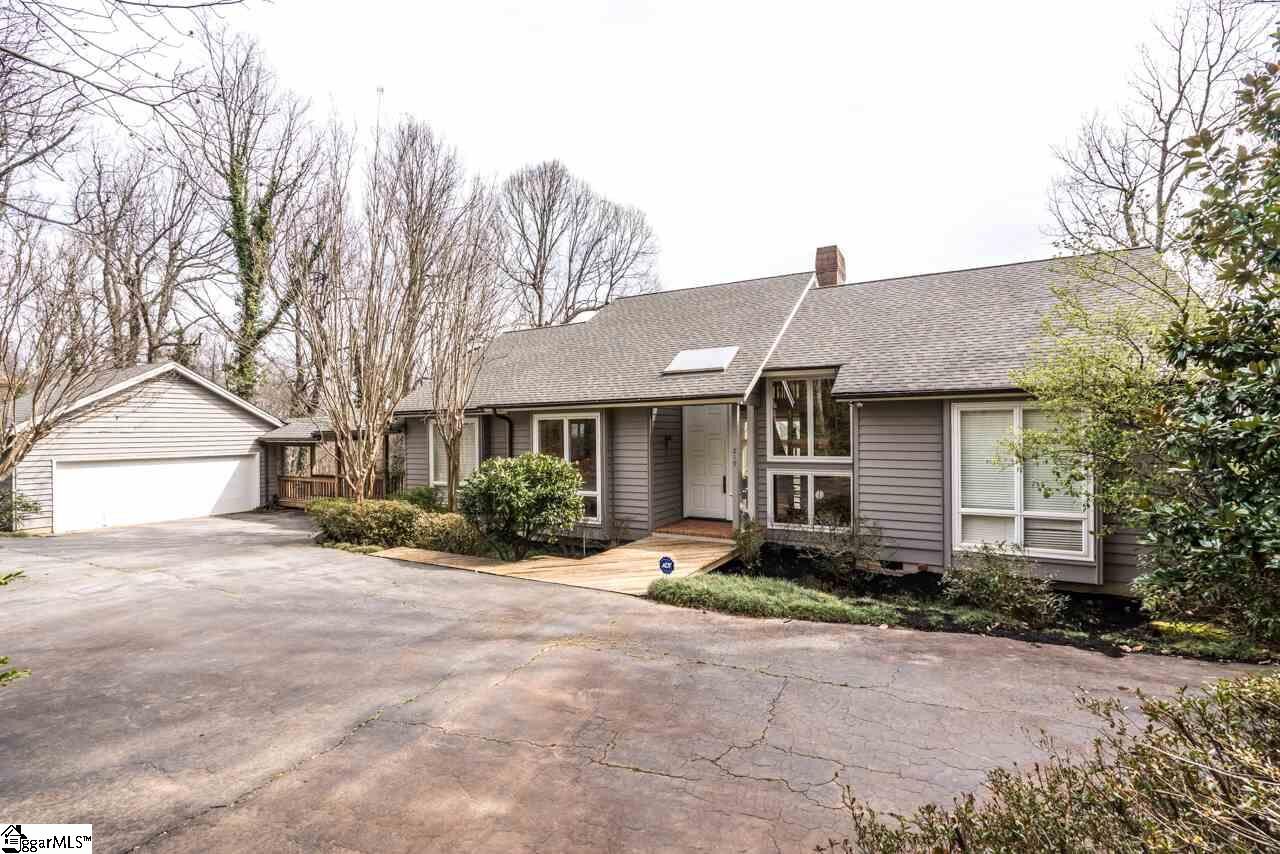 Property Photo:  219 Lake Circle Drive  SC 29609 