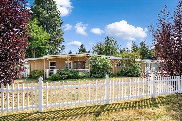 411 SW 200th St  Normandy Park WA 98166 photo