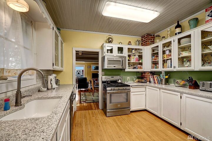 Property Photo:  2521 Grand Ave  WA 98201 