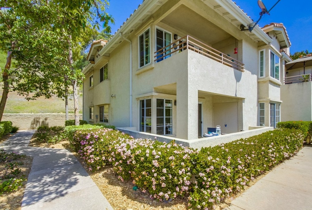 Property Photo:  4860 Bella Pacific Row 152  CA 92109 