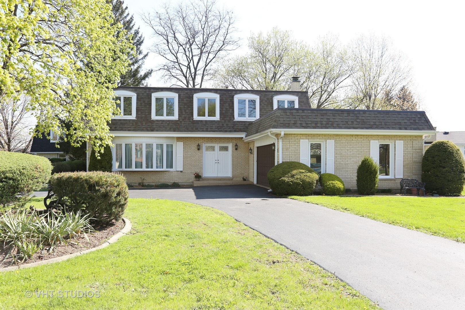 Property Photo: 19W153 Avenue Chateaux North IL 60523