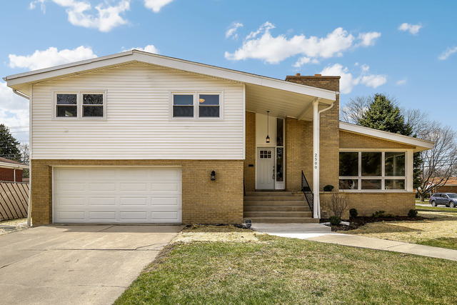 Property Photo:  2500 Sunnyside Avenue  IL 60154 