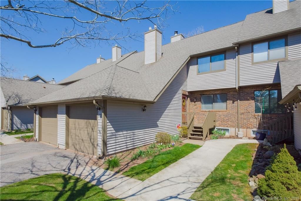 Property Photo: 127 Fox Run Court 127 CT 06111