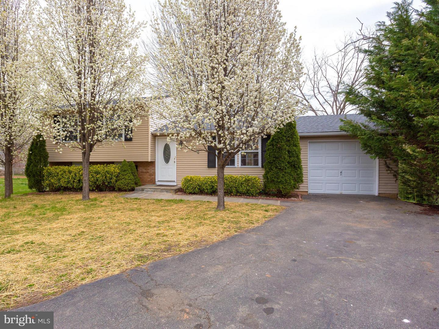 5827 Kestrell Court  Burke VA 22015 photo