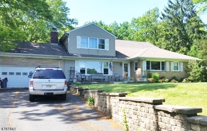 Property Photo:  1121 Johnston Dr  NJ 07069 