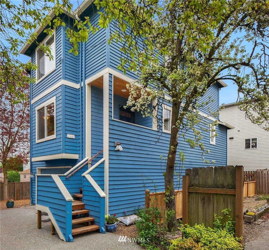 Property Photo:  1640 21st Avenue  WA 98122 