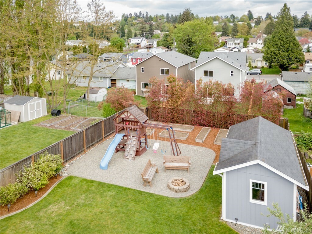 Property Photo:  2941 37th Ave NE  WA 98422 