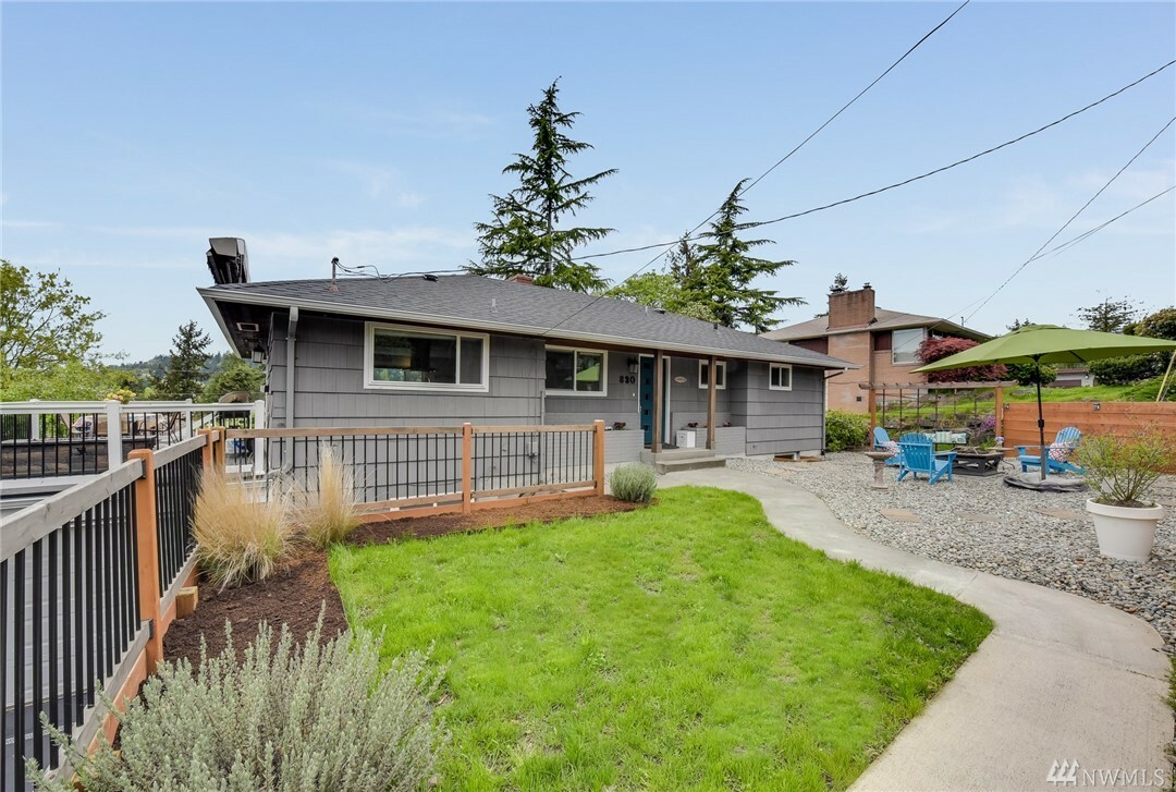 Property Photo:  830 SW Shoremont Ave  WA 98166 