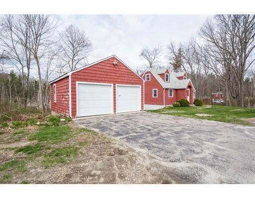 Property Photo: 371 Chestnut Hill Rd MA 01529