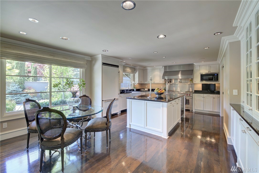 Property Photo: 914 88th Ave NE WA 98039
