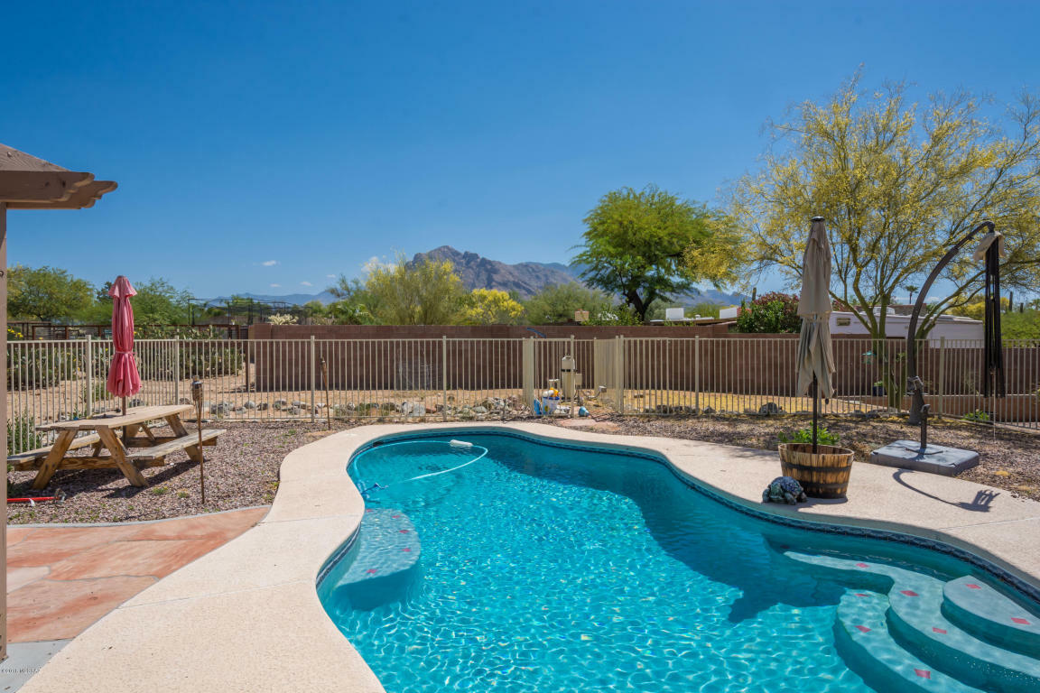 Property Photo: 1330 W Liddell Place AZ 85704