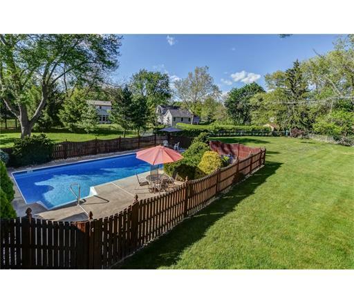 Property Photo:  33 Tall Oaks Drive  NJ 08816 