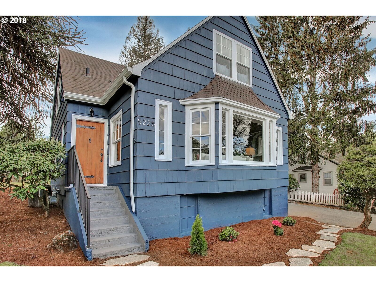Property Photo:  5225 SW 49th Dr  OR 97221 